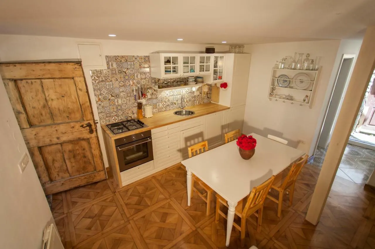 Barbarossa House With Parking Apartment Cres