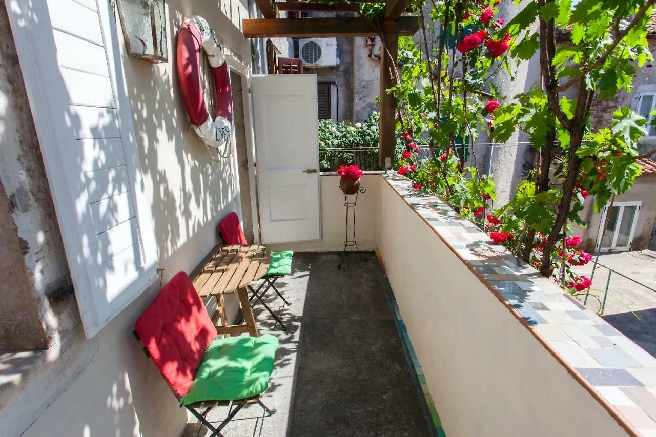 Barbarossa House With Parking Apartment Cres