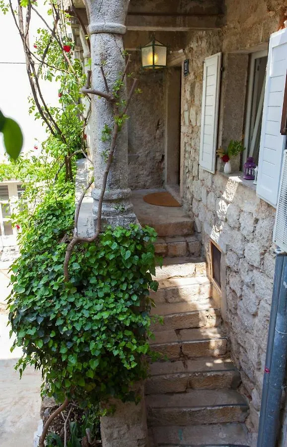 Barbarossa House With Parking Apartment Cres
