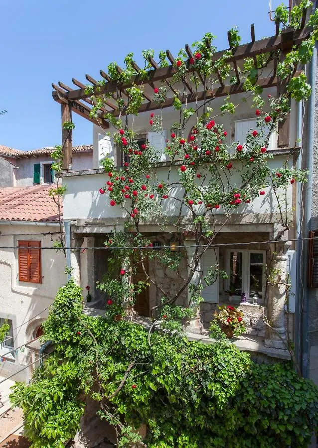 Barbarossa House With Parking Apartment Cres 0*,