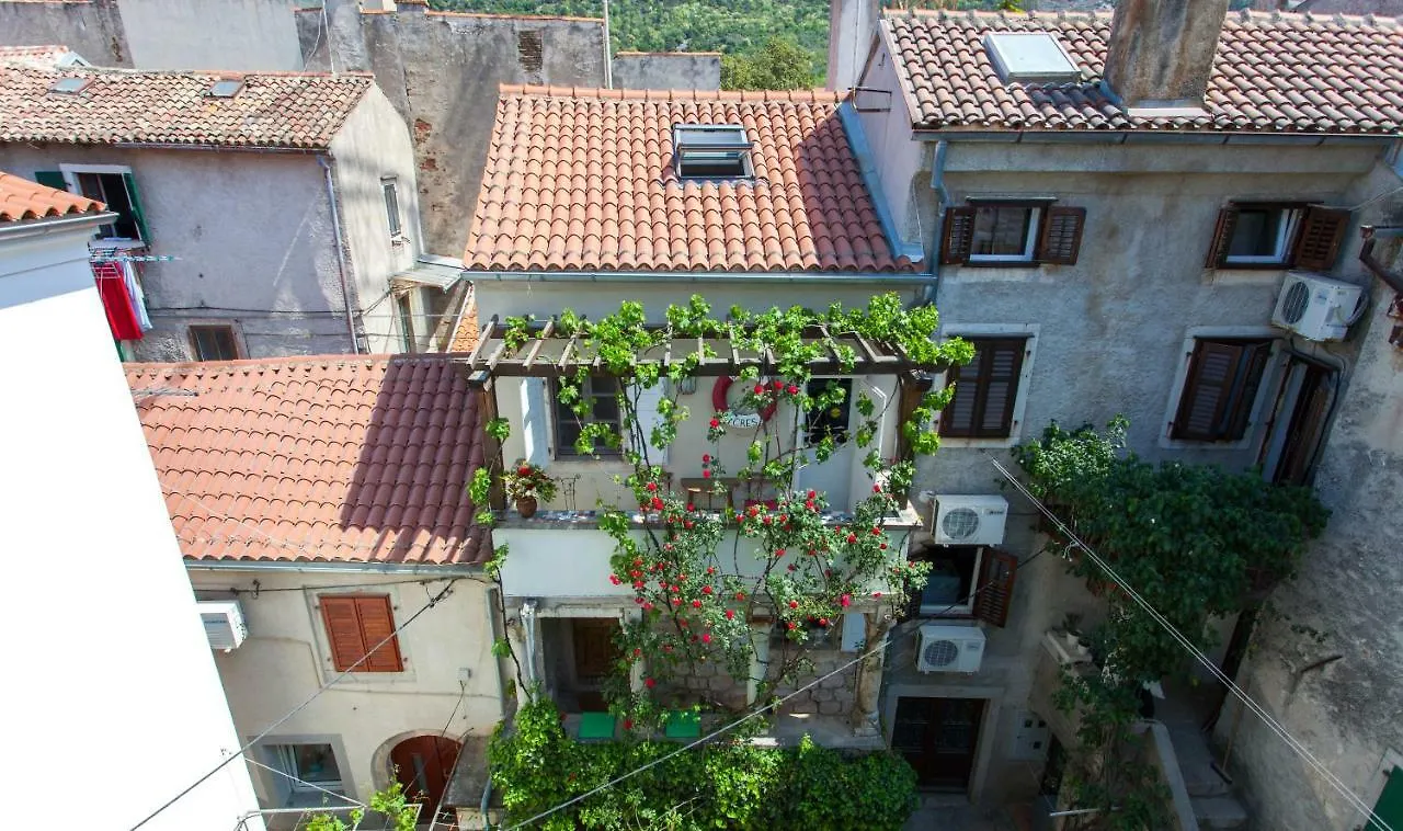 Barbarossa House With Parking Apartment Cres